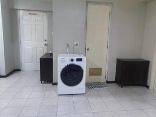 Spacious corner 2BR condo and balcony parking - Pasig - 9