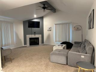 Luxury 4BR home In Sterling Heights near Detroit - Sterling Heights - 0