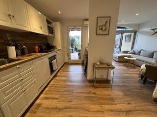 Charmant appartement rénové au calme avec jardin, à 100m des commerces - FR-1-726-56 - 9