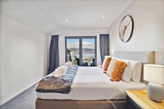 Lakefront Living - 4 Bedrm Apartment Alpine Village - 5