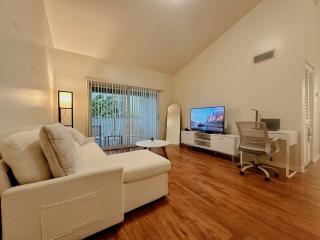 Cozy Full 1Bedroom 1Bedroom Apt with AC Kitchen and Laundry - 0