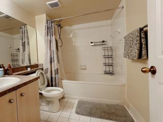 Cozy Full 1Bedroom 1Bedroom Apt with AC Kitchen and Laundry - 6