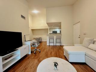 Cozy Full 1Bedroom 1Bedroom Apt with AC Kitchen and Laundry - 3