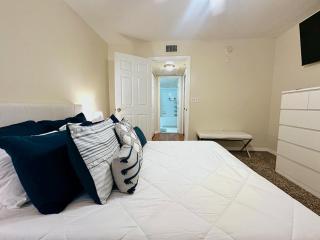 Cozy Full 1Bedroom 1Bedroom Apt with AC Kitchen and Laundry - 5