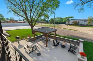 Renovated 1BR Upper Flat Modern King Suite - Royal Oak - 6