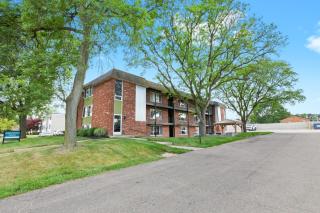 Renovated 1BR Upper Flat Modern King Suite - Royal Oak - 7