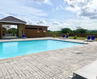 Resort Vibes Getaway - Colbeck Manor Old Harbour - Gated, pool, gym - Old Harbour - 0