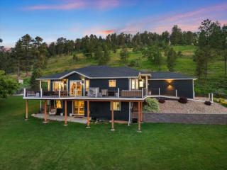 Black Hills Getaway with Hot Tub & Game Room for 18 - Spearfish - 0