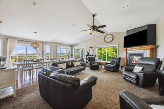 Black Hills Getaway with Hot Tub & Game Room for 18 - Spearfish - 8