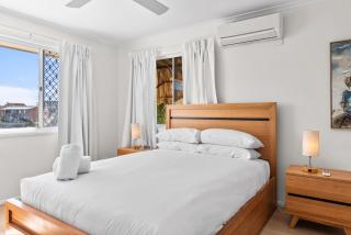 Family-Friendly Flat with Balcony Views - Mooloolaba - 9
