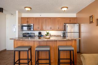 Tropical Escape, Ocean Views Condo with Parking - Honolulu - 3