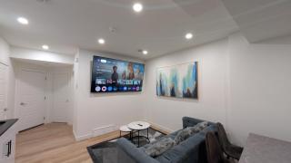 Cozy Two-Bedroom Just Minutes from the Airport - Calgary - 9