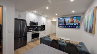 Cozy Two-Bedroom Just Minutes from the Airport - Calgary - 0