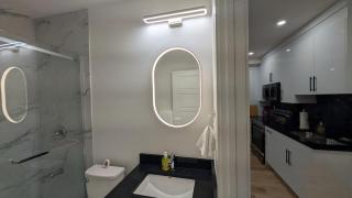 Cozy Two-Bedroom Just Minutes from the Airport - Calgary - 1