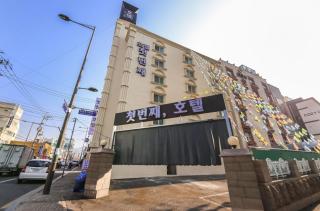 The First Boutique Hotel - Gwangju - 9