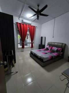 Ahmad Albab Homestay - 4