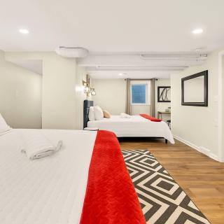 Sleeps 10 + Coffee bar + Game Room + Train to CHGO - Brookfield - 8