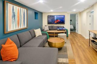 Sleeps 10 + Coffee bar + Game Room + Train to CHGO - Brookfield - 9