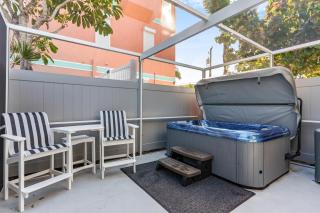 8156 Ridgewood Ave - Cap Carnaveral - 8