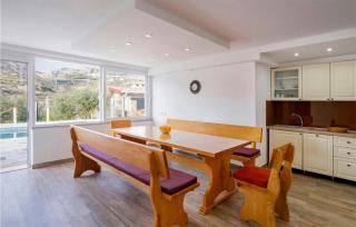 Stunning Home In Klis - 3