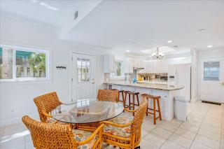 7660 Ridgewood Ave - Cap Carnaveral - 8