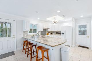 7660 Ridgewood Ave - Cap Carnaveral - 3
