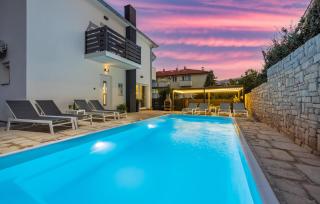 4 Bedroom Amazing Home In Baska - 0