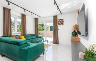 4 Bedroom Amazing Home In Baska - Baška - 8