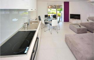 2 Bedroom Stunning Apartment In Turanj - 6