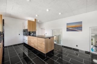 Family-Friendly Holiday Home With Indoor Pool And Outdoor Spa 100 Meters From The North Sea, - Ringkøbing - 3