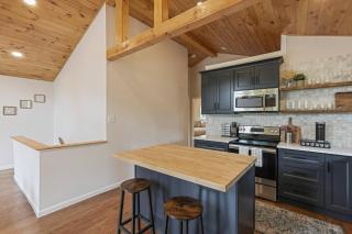 Pocono Chalet with Sauna/Hot Tub/Firepit/10+ Beds - 7