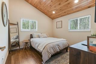 Pocono Chalet with Sauna/Hot Tub/Firepit/10+ Beds - 6