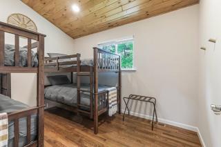 Pocono Chalet with Sauna/Hot Tub/Firepit/10+ Beds - 3