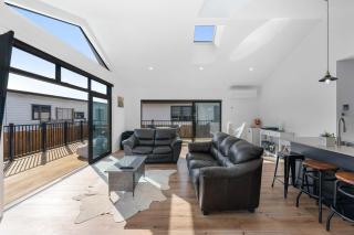 The Sun Trap - Waihi Beach Holiday Home - 1