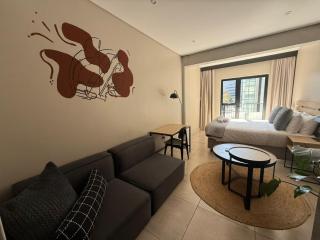 Modern 1 Bedroom Apartment overlooking Sandton City - 6
