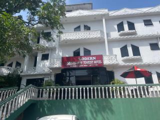 New Modern Semi Luxury Tourist Hotel - Kiribathgoda - 4