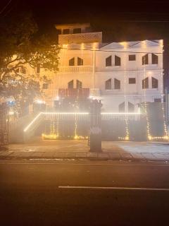 New Modern Semi Luxury Tourist Hotel - Kiribathgoda - 3