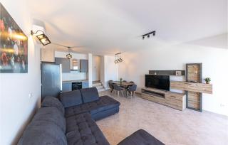 3 Bedroom Lovely Apartment In Marina - 8