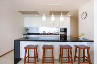 Stunning Seaview Escape - Modern and Elegant - 9