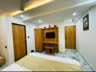 Hotel Skyland - Ahmedabad - 8