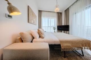 1BD Canal View for 4 in Bay Central, Dubai Marina - 1