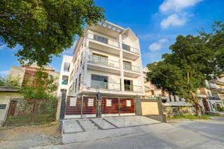 Hotel white House sector 122 - Noida - 0