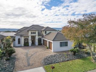 Spacious Family Oasis - 0