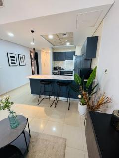 Bay Central Sea and Canal View, Dubai Marina - 2