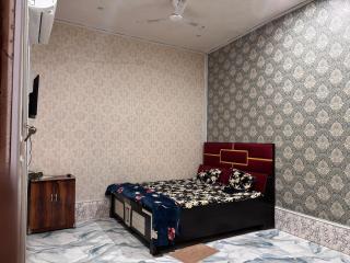 Hotel Vrindavan Sarovar - 7