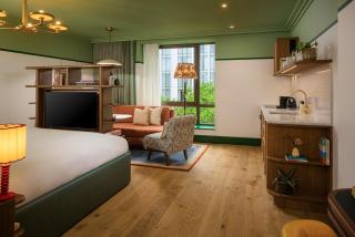 The July - London Victoria - London - 9