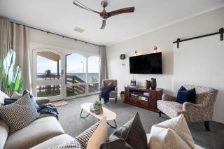 Horizon 235 - Seaview Hideaway on the Esplanade - Glenelg - 0