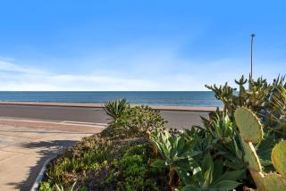 Horizon 235 - Seaview Hideaway on the Esplanade - Glenelg - 2
