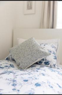 Stylish 3 Bed Seaside Apartment Central Southend Location & Steps from the Beach - 4