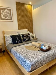 Neat and Fresh Fast Wifi with Pay parking PH Arena condo - 9